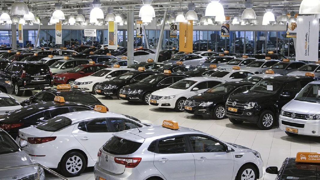 El precio de los carros en Colombia podría reducirse hasta 50% si el Gobierno ajusta la carga tributaria que hoy encarece la compra de vehículos nuevos.