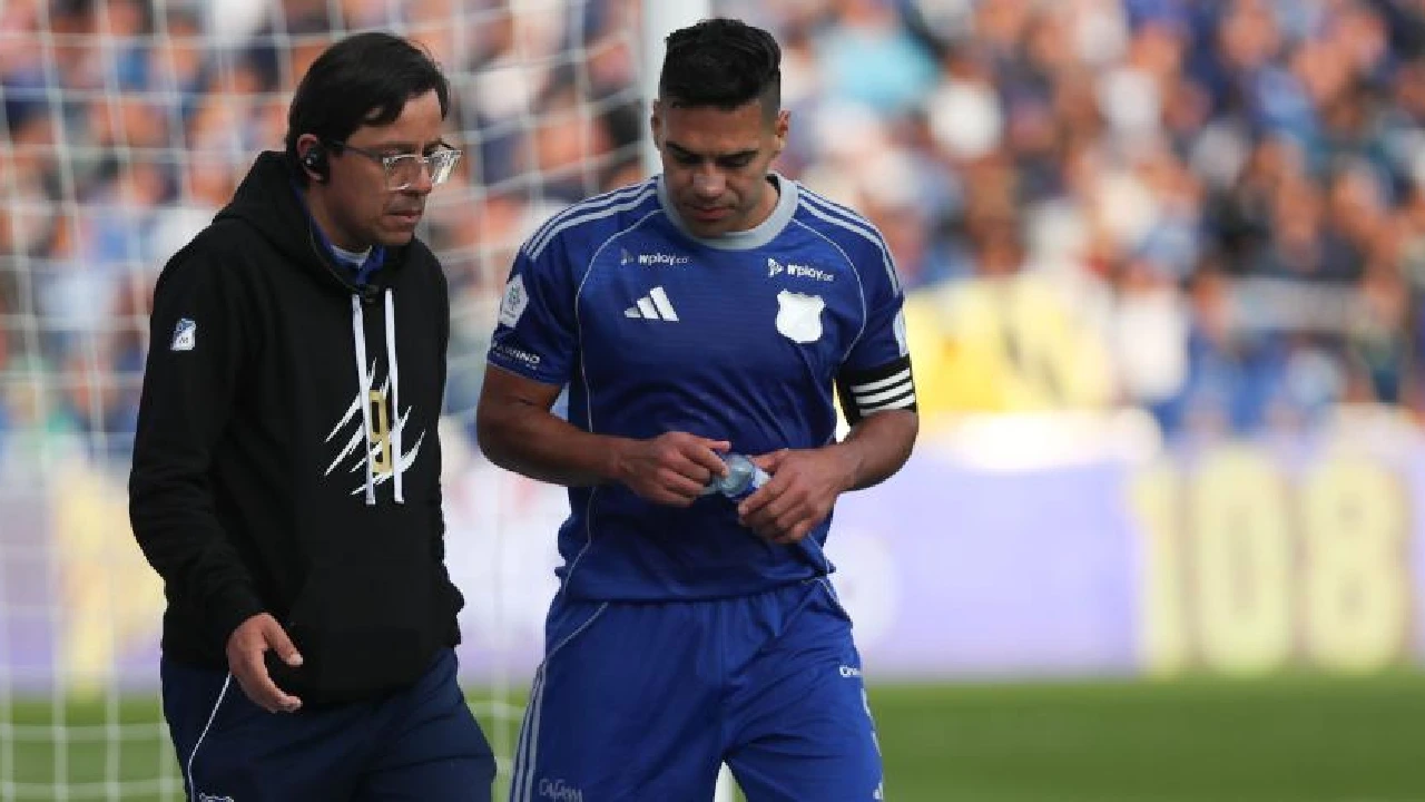 Video: Lesión de Falcao debe ser leve, ya que apareció, caminando, en reunión familiar