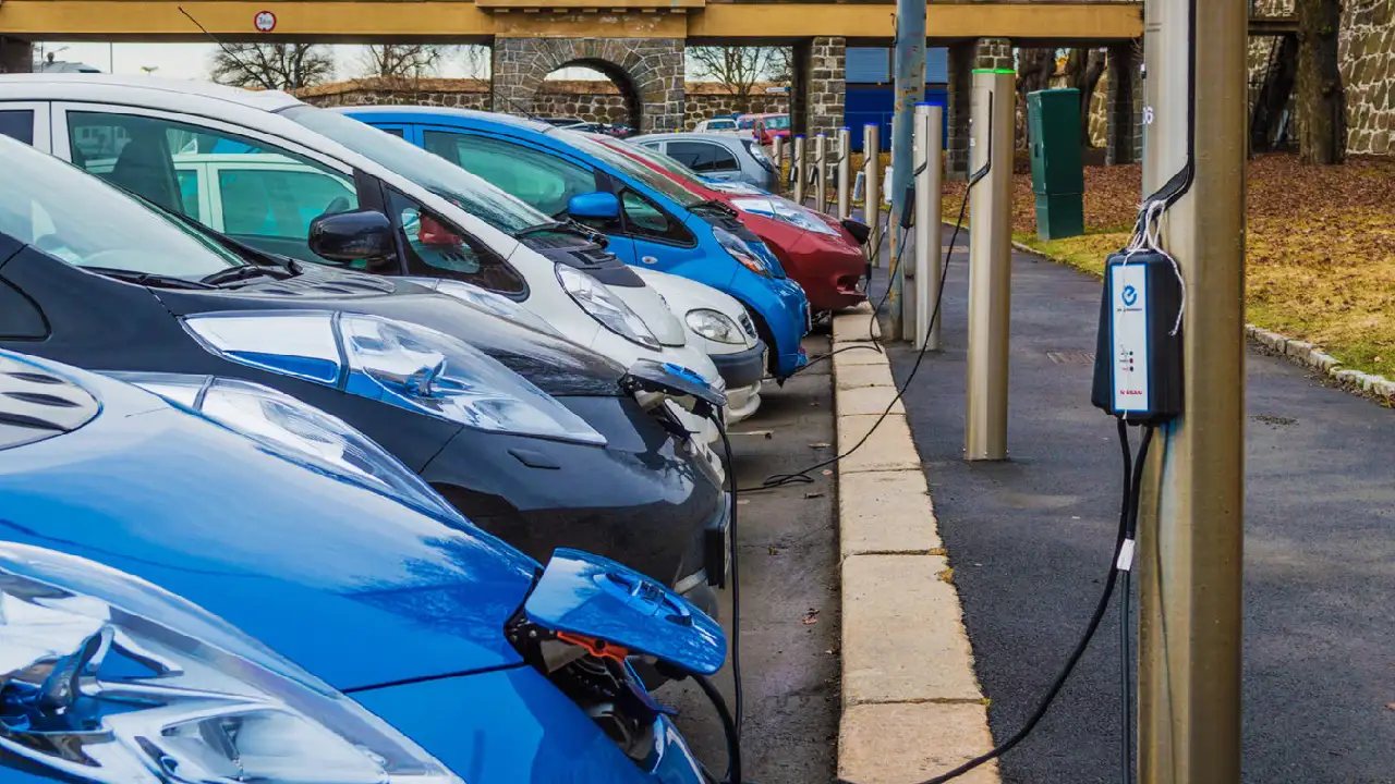 Los autos eléctricos en América Latina: Los países que marcan el ritmo de la transición