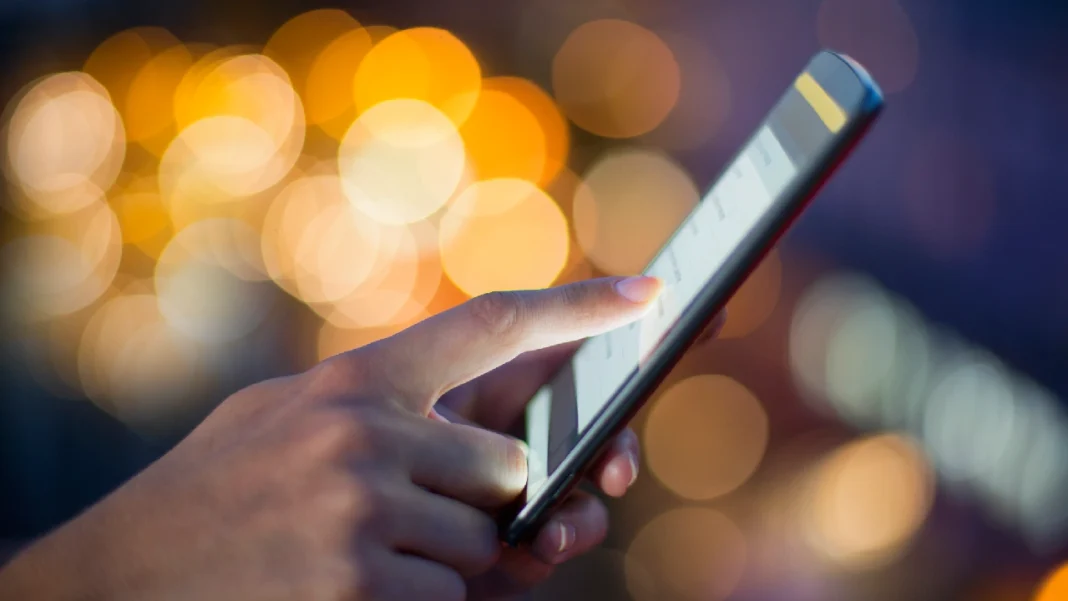 Motorola, Apple y Starlink intensifican competencia tecnológica en Latam