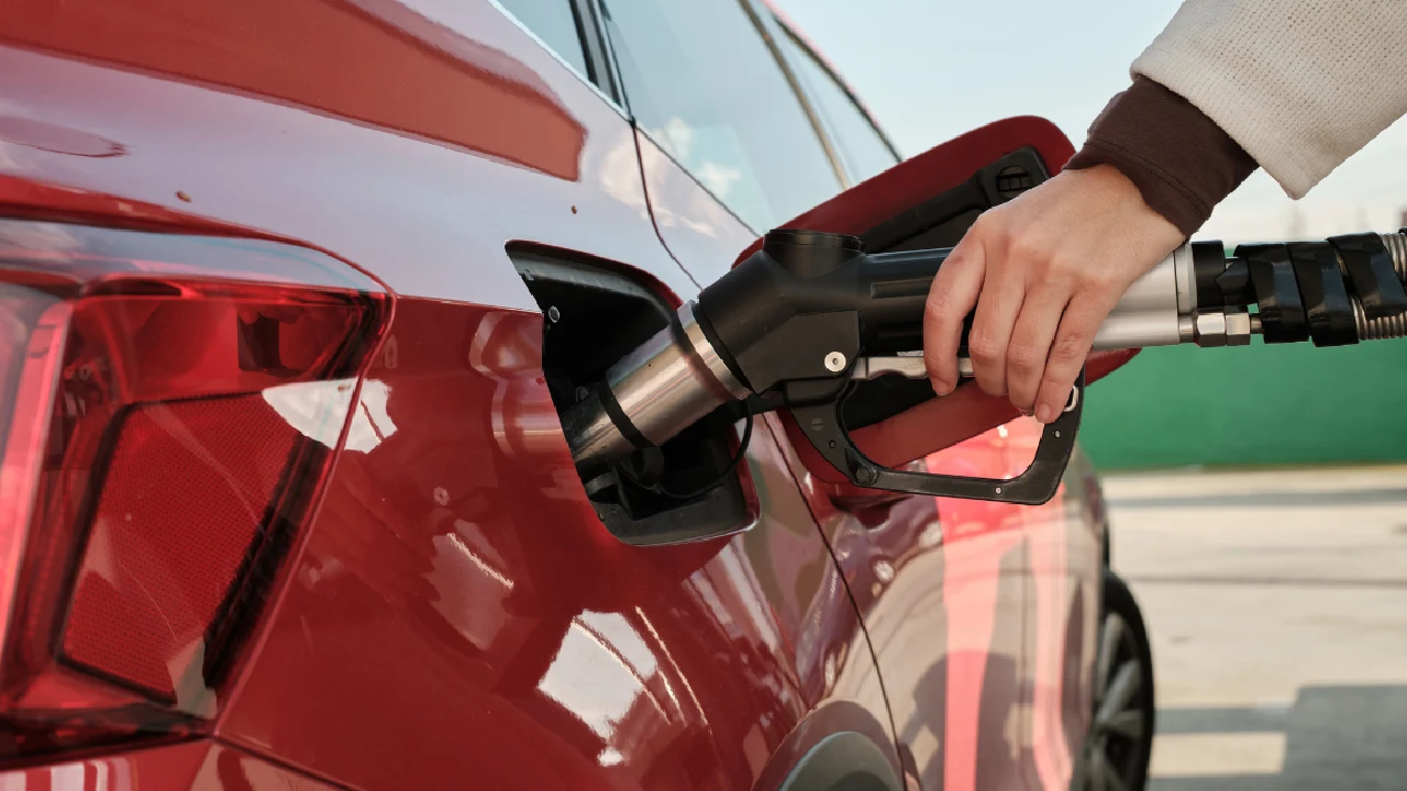 Precio de la gasolina baja $500 en marzo: Así quedan los valores en las principales ciudades 1 Precio del galón de gasolina en Colombia 2026: Villavicencio la más cara y Pasto la más barata