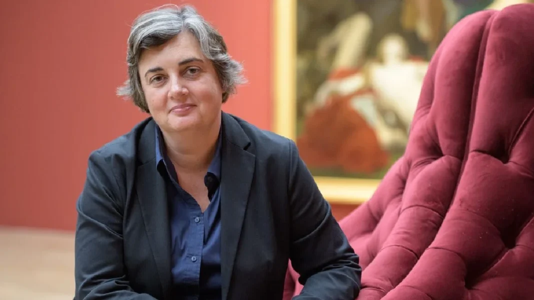 Laurence des Cars renuncia a la dirección del Louvre tras crisis por el robo de joyas reales