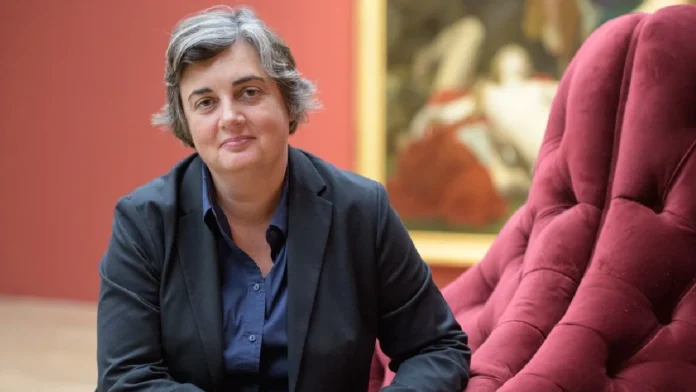 Laurence des Cars renuncia a la dirección del Louvre tras crisis por el robo de joyas reales