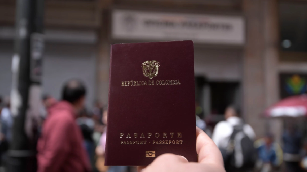 Producción de cédulas en Colombia entra en debate tras propuesta de Petro y nuevo modelo de pasaportes