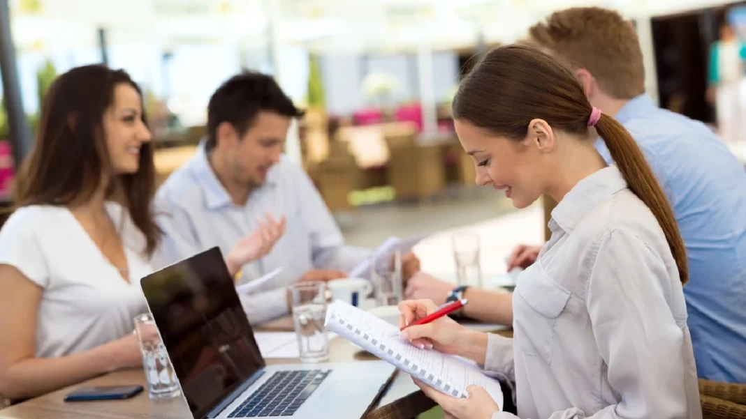 Colombianos trabajarán menos horas en 2026 por decreto