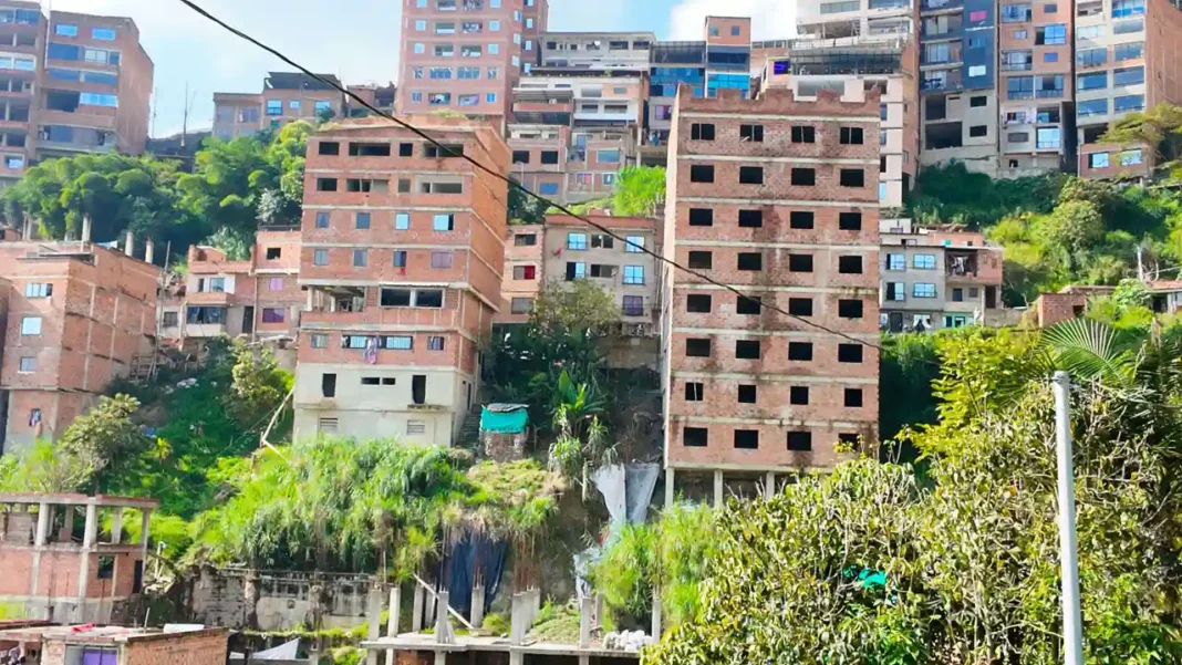 Alcaldía de Medellín refuerza controles para impedir edificaciones clandestinas en el suroccidente