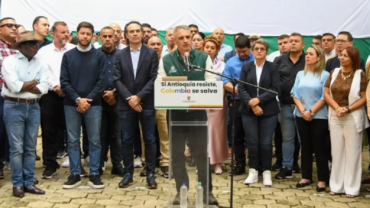 Asamblea de Antioquia rechaza a Iván Cepeda y lo declara persona no grata