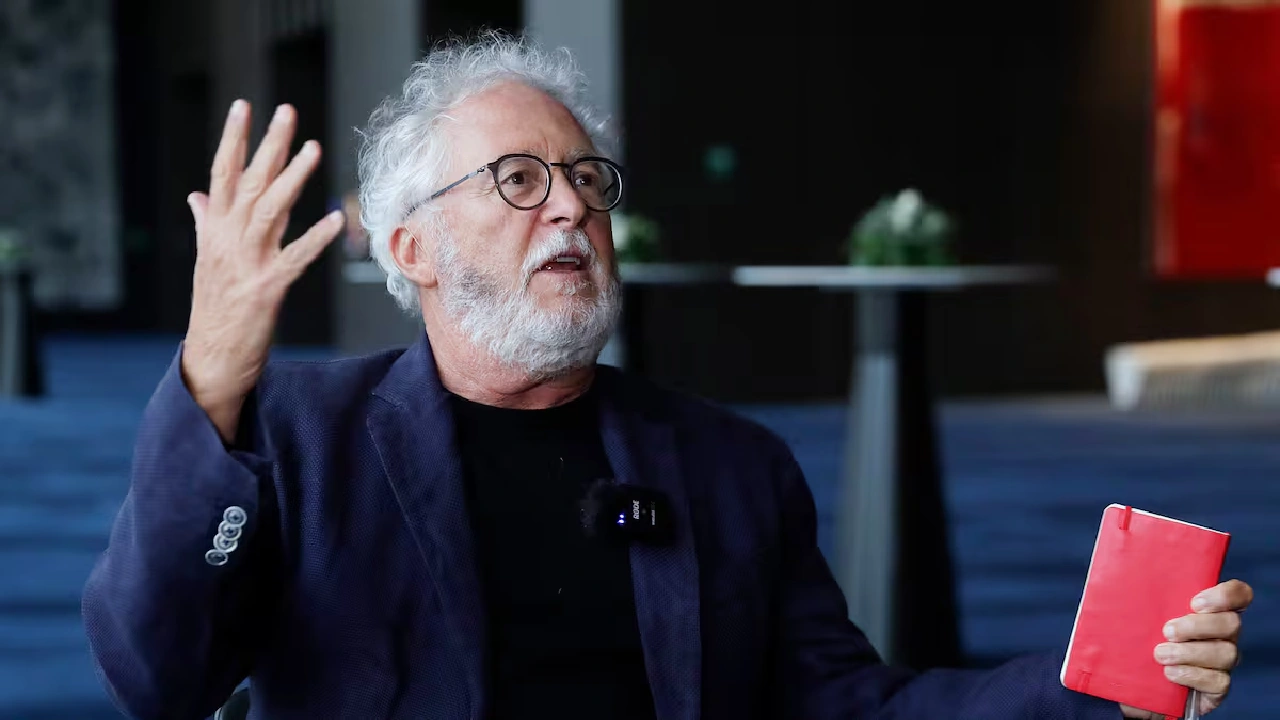 El colombiano Héctor Abad Faciolince llega a la final del Premio AENA