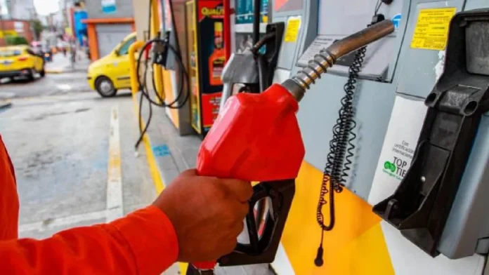 Gobierno anuncia incremento de 400 pesos en el galón de gasolina desde el 1 de mayo