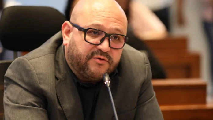 Iván Cepeda denunciará a El Gury por hostigamiento tras confrontación en Medellín.