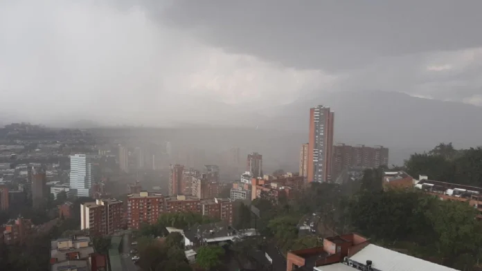 Alerta en Medellín: lluvias activan vigilancia.
