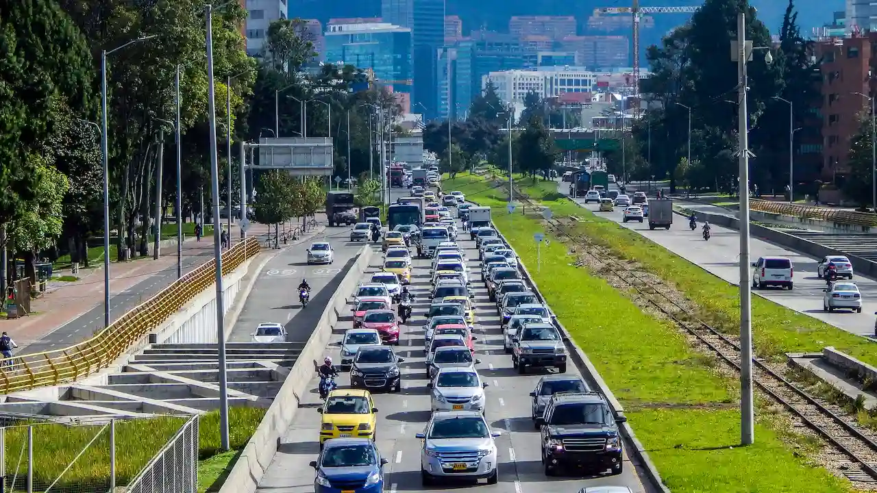 ¿Sale de viaje? Evite multas de $630.000 con el Pico y Placa de Semana Santa