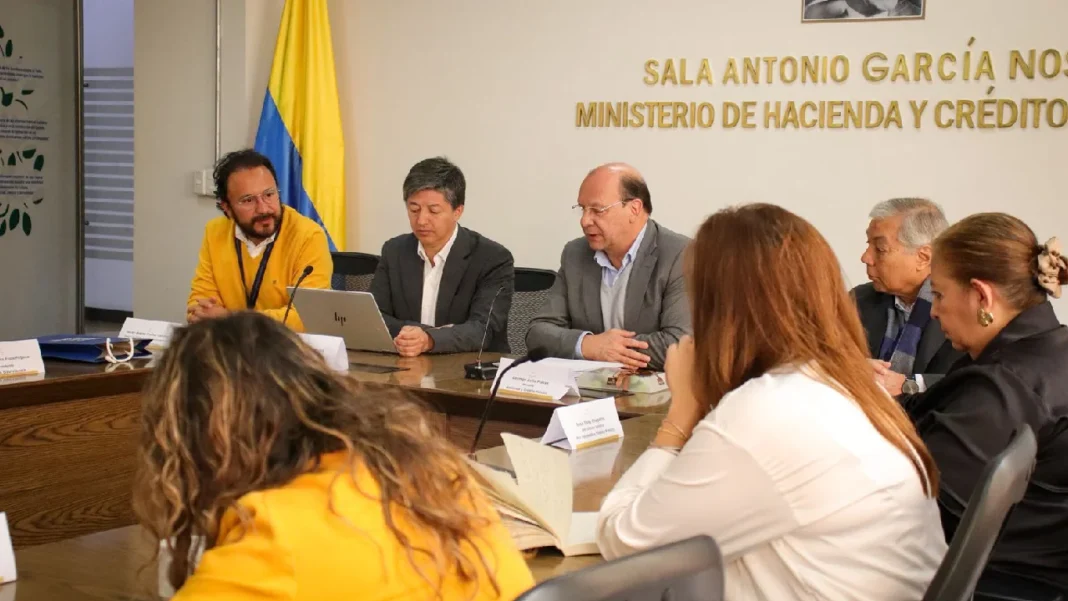 ¿Qué pasará con su ahorro? La clave de la discusión entre el Gobierno y el sector financiero