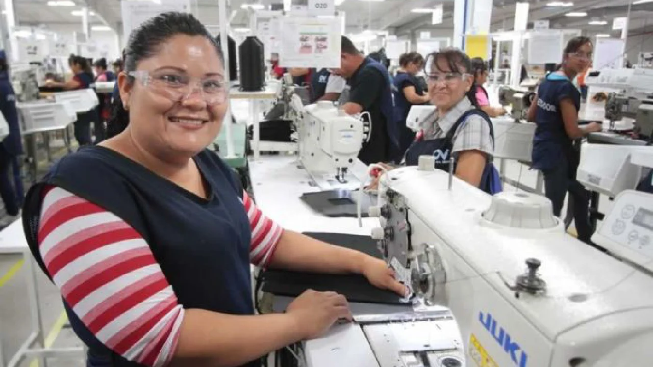 Persisten desigualdades: mujeres ganan y ahorran menos que los hombres para su retiro