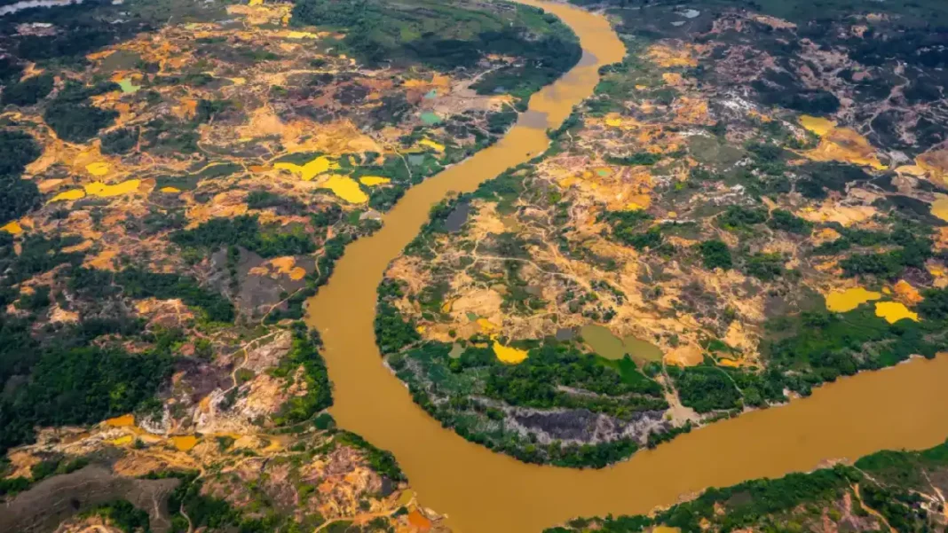 Bloqueos mineros indefinidos y disturbios en el Bajo Cauca