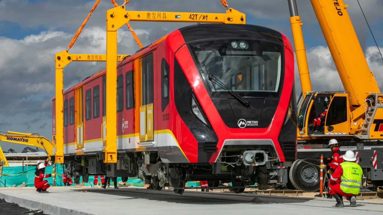 Metro de Bogotá llega a los nueve trenes y estabiliza frecuencias hacia la avenida Caracas 1 Un despliegue técnico para mejorar la movilidad en la capital