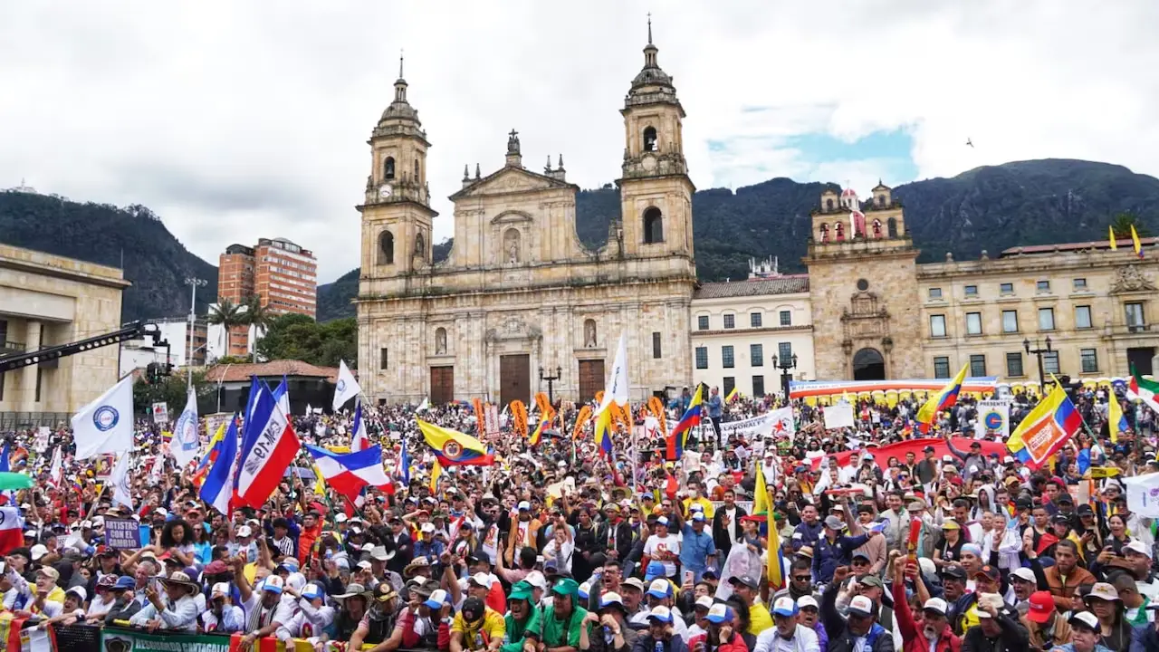 Fecode convoca paro nacional de maestros este 15 de abril