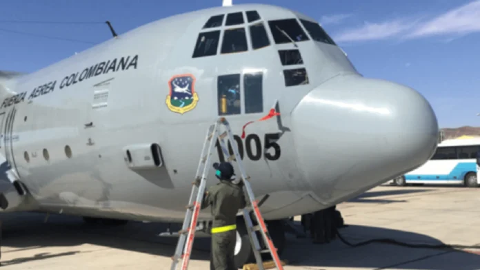Petro solicitó renuncia del comandante de la Fuerza Aeroespacial tras accidente del avión Hércules.