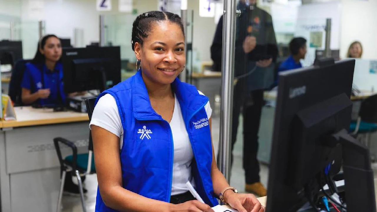 SENA abre ofertas de empleo con salarios de más de $5 millones y en el exterior: paso a paso para aplicar