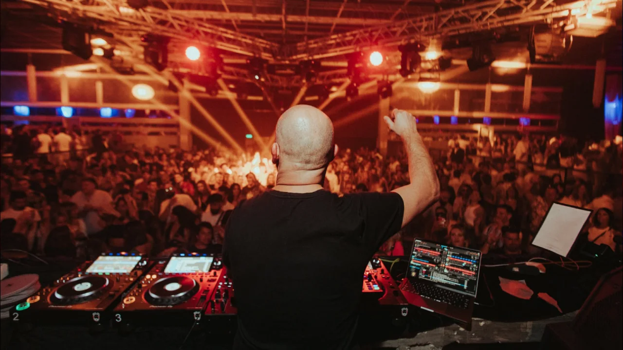 Guía de vida nocturna 2026: Bogotá y Medellín destacan en el top global