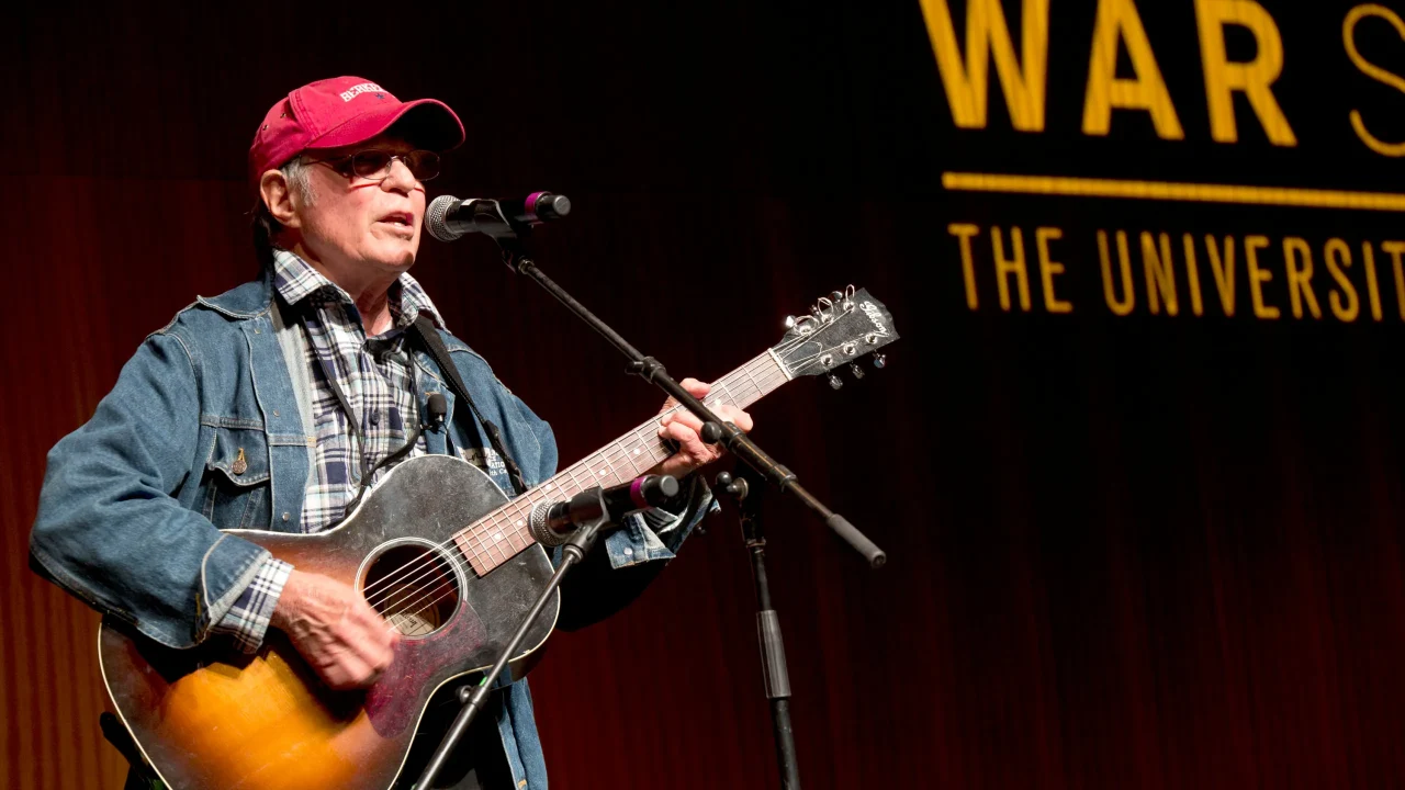 Muere Country Joe McDonald, icono de Woodstock y la canción protesta