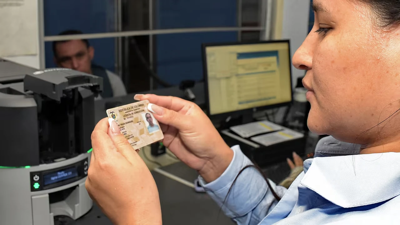 Guía de Trámites 2026: Precios y pasos para activar su licencia de conducción virtual