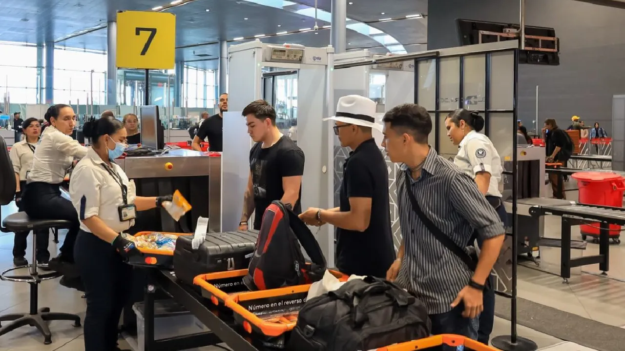 ¿Cuándo habrá más flujo? Aerocivil identifica los tres días críticos para viajar este puente festivo 1 Aerocivil alerta por alta demanda: Guía de movilidad para el festivo de San José 2026