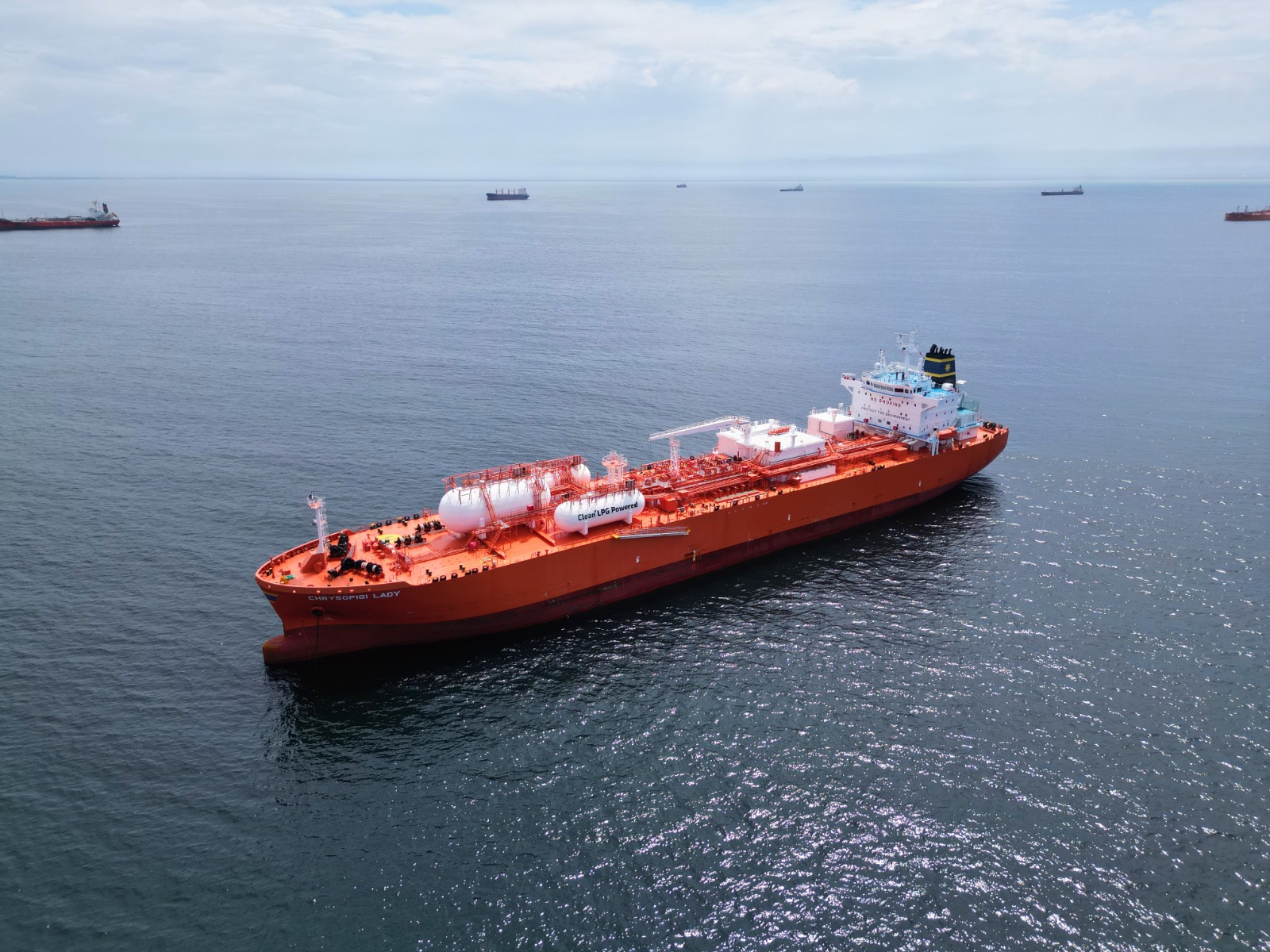 China restringe exportaciones de refinados.