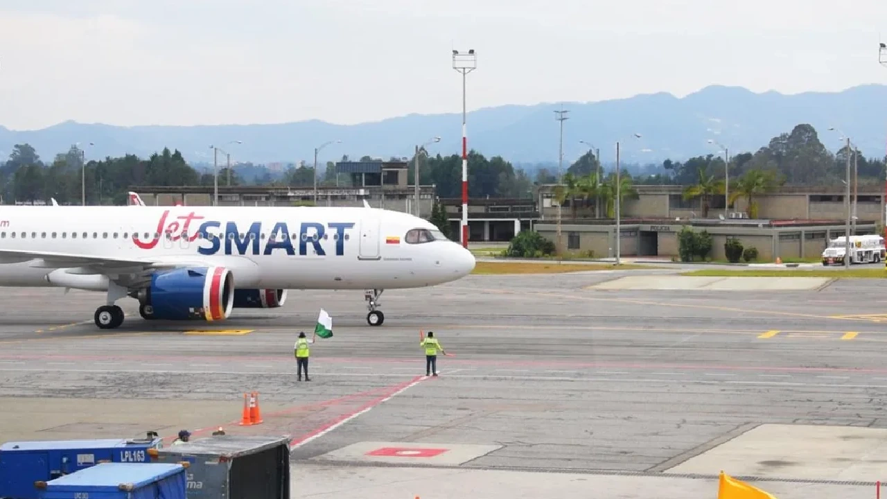 JetSMART se consolida en Colombia: Ofertas de aniversario y nuevas rutas internacionales