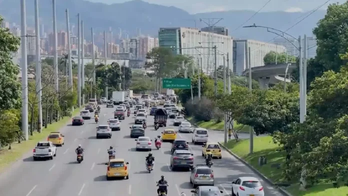 Ventas de carros en el Valle crecen 49,2%: Tesla, Kia y Renault lideran el mercado en 2026.