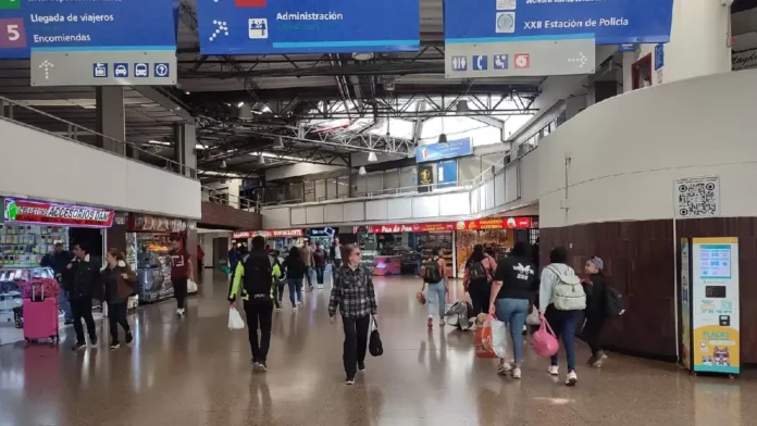 Éxodo en Bogotá: Más de 184.000 pasajeros se movilizan por las Terminales este puente de San José