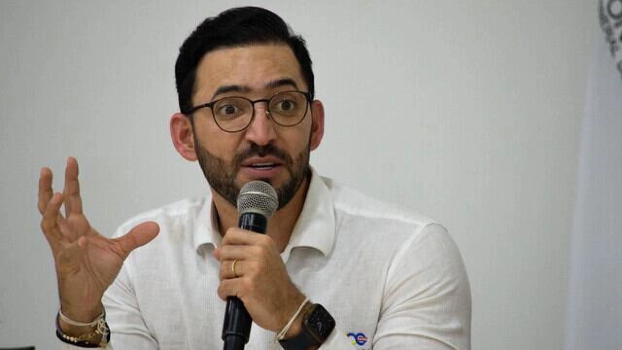 ¿Quién es Carlos Mario Zuluaga, el mejor puntaje en las pruebas de la Contraloría?