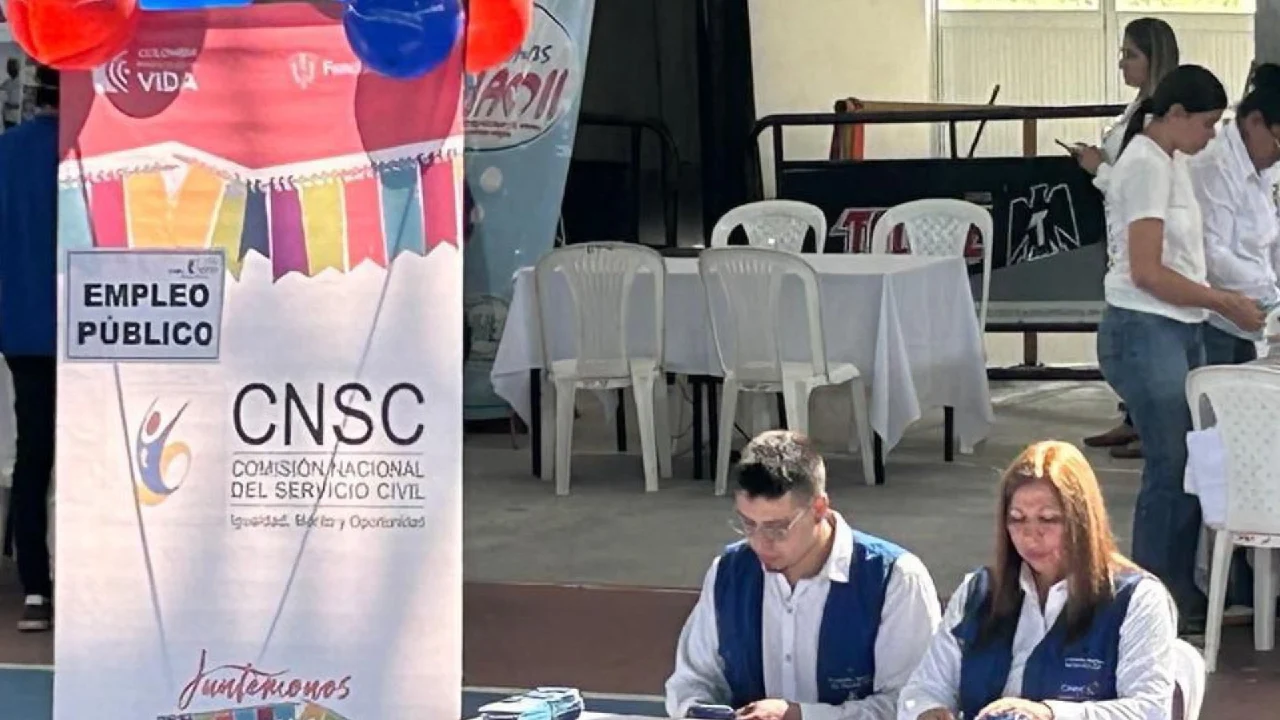 CNSC reactiva inscripciones para más de 1.000 vacantes en entidades públicas, así puede aplica