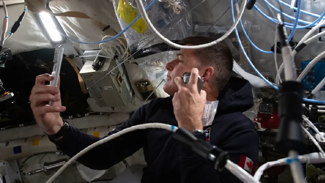 Un iPhone en la Luna: El iPhone 17 Pro Max se convierte en herramienta oficial de la NASA en Artemis II