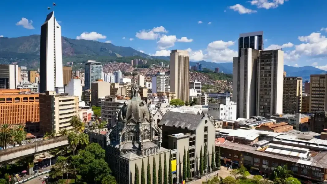 Medellín da paso clave en la revisión de su Plan de Ordenamiento Territorial