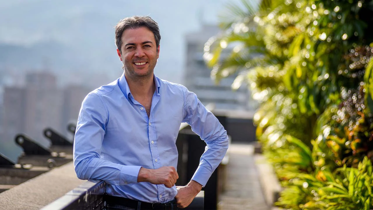 Daniel Quintero se posiciona en el radar nacional desde la Superintendencia de Salud 1 ¿Quién es el nuevo Superintendente de Salud? Daniel Quintero asume el control del sistema