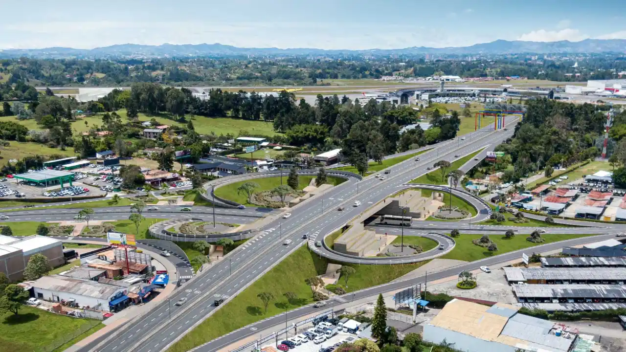 ¿Qué cuesta un taxi del Aeropuerto a Medellín?