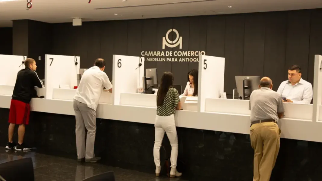 ¿Qué pasa si no se renueva la matrícula mercantil en Antioquia dentro del plazo?