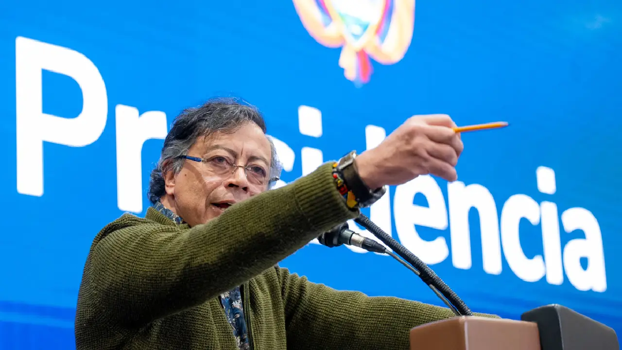 Gustavo Petro en desacato: justicia ordena multa por no cumplir fallo de tutela en Colombia