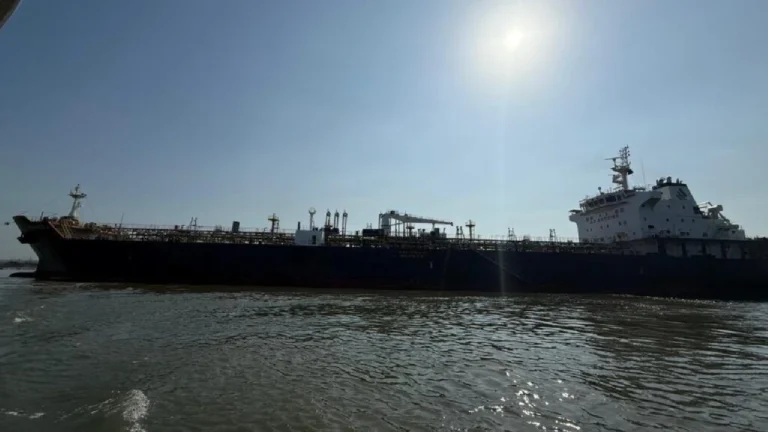 Gobierno inicia despacho de diésel hacia Buenaventura y Tumaco