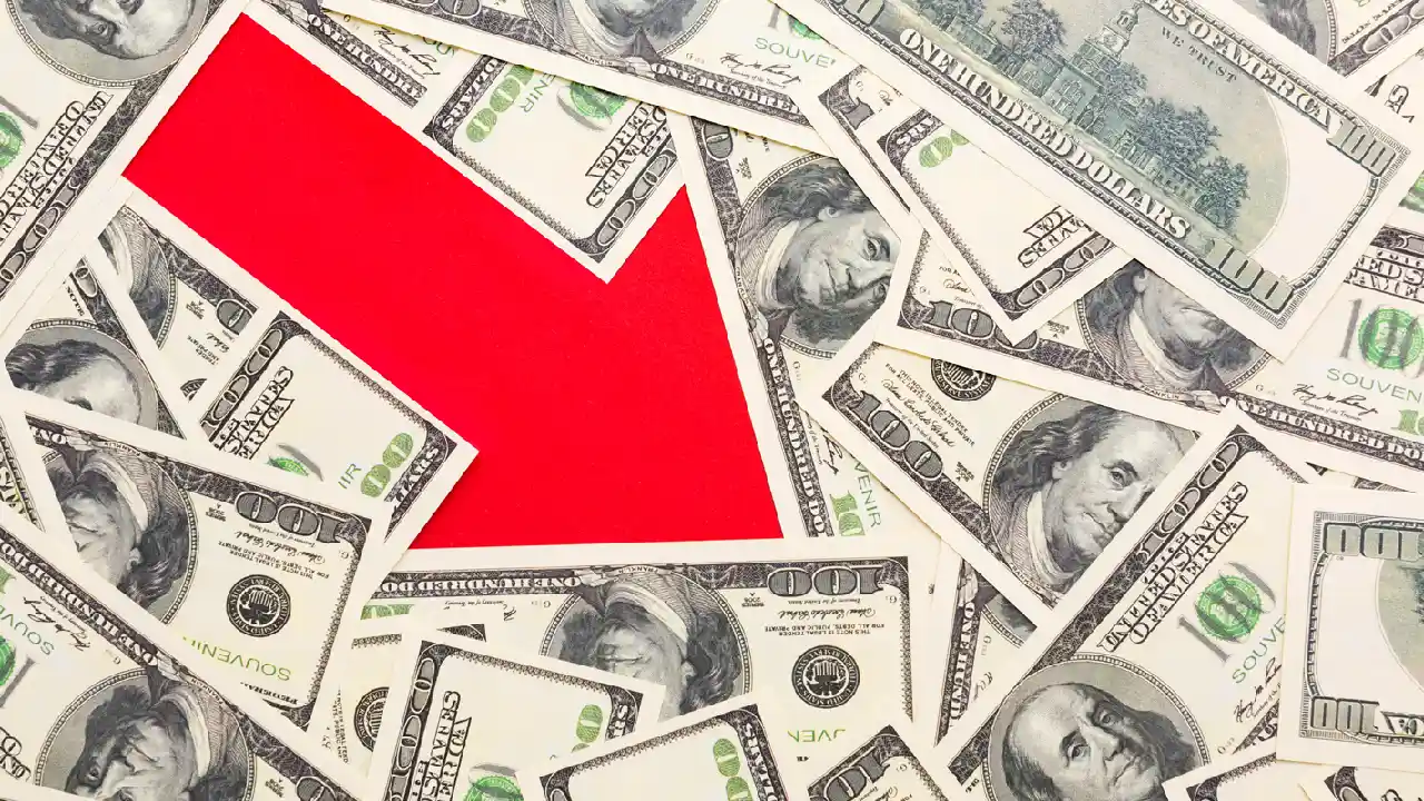 ¿Por qué baja el dólar hoy? La expectativa por el petróleo de Estados Unidos frena la demanda