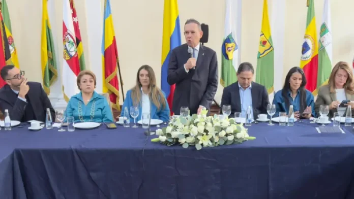 Cepeda crece y Paloma Valencia duplica su intención de voto
