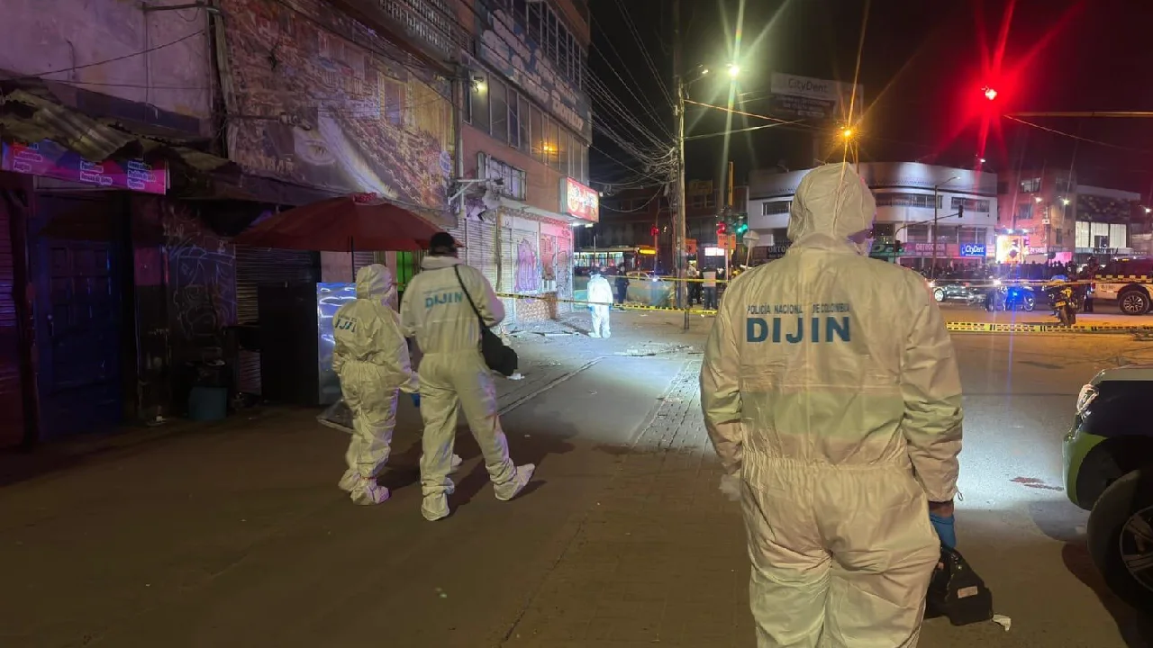 Operativo de Bomberos para controlar el incendio en Kennedy