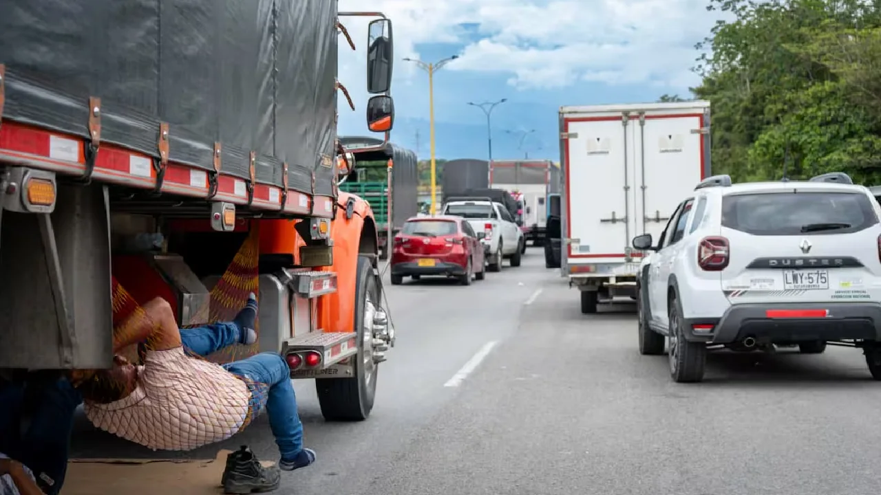 Bloqueos viales generan pérdidas superiores a los $25.000 millones diarios