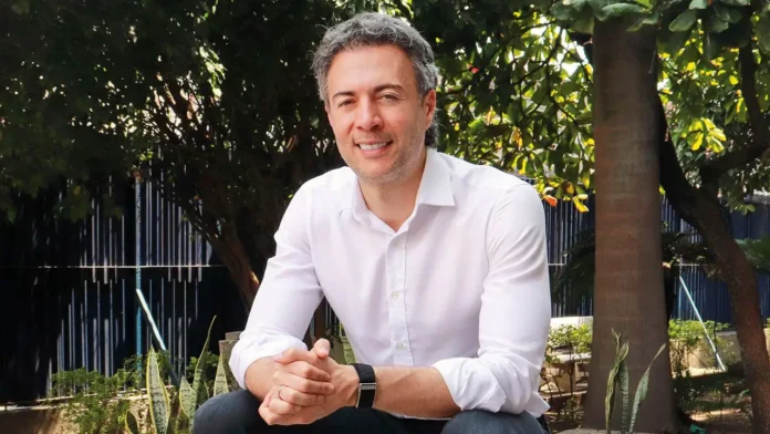 Daniel Quintero se posiciona en el radar nacional desde la Superintendencia de Salud