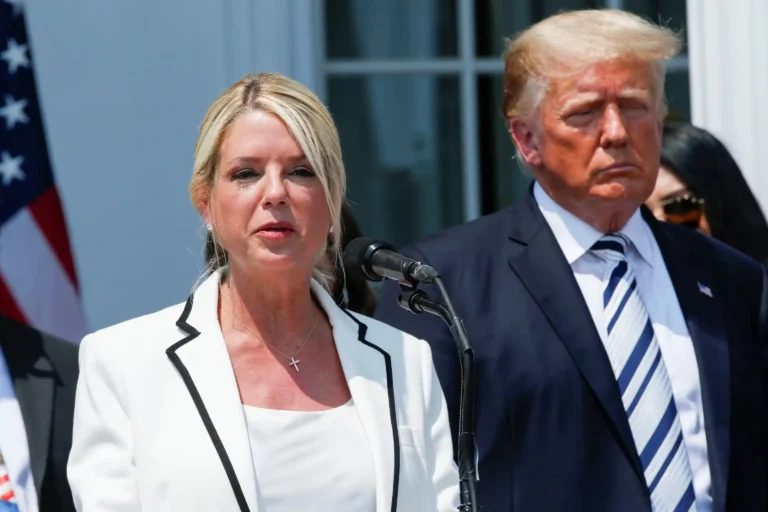 Trump destituye a Pam Bondi: tensiones internas sacuden el Departamento de Justicia