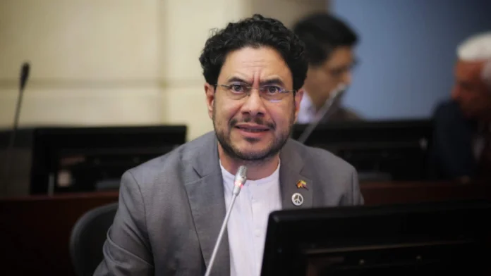 Verdes dan primer paso hacia posible acuerdo con campaña de Iván Cepeda