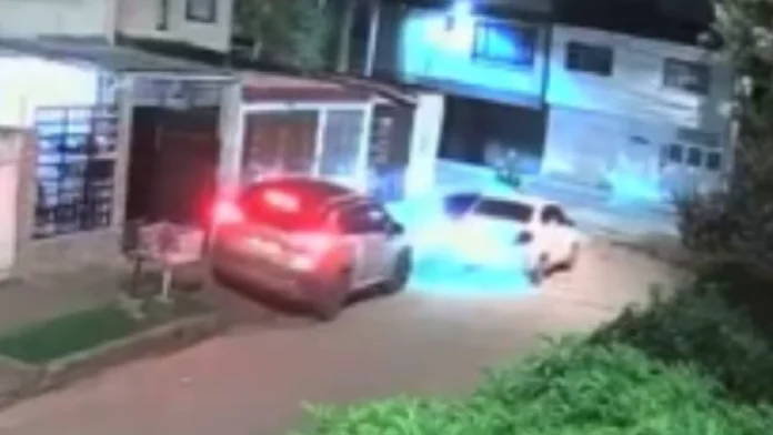 Video exacto: Así se llevaron a una niña de siete años en camioneta robada en Bogotá. Ya la rescataron