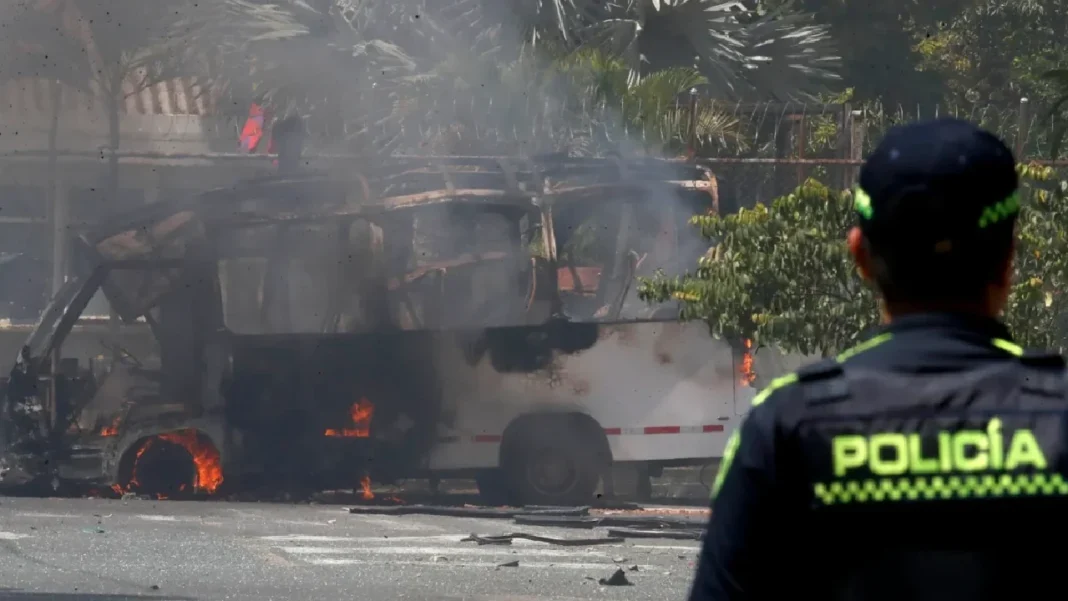 Así falló el ataque terrorista en Cali: Cilindros bomba explotaron dentro de una buseta escolar