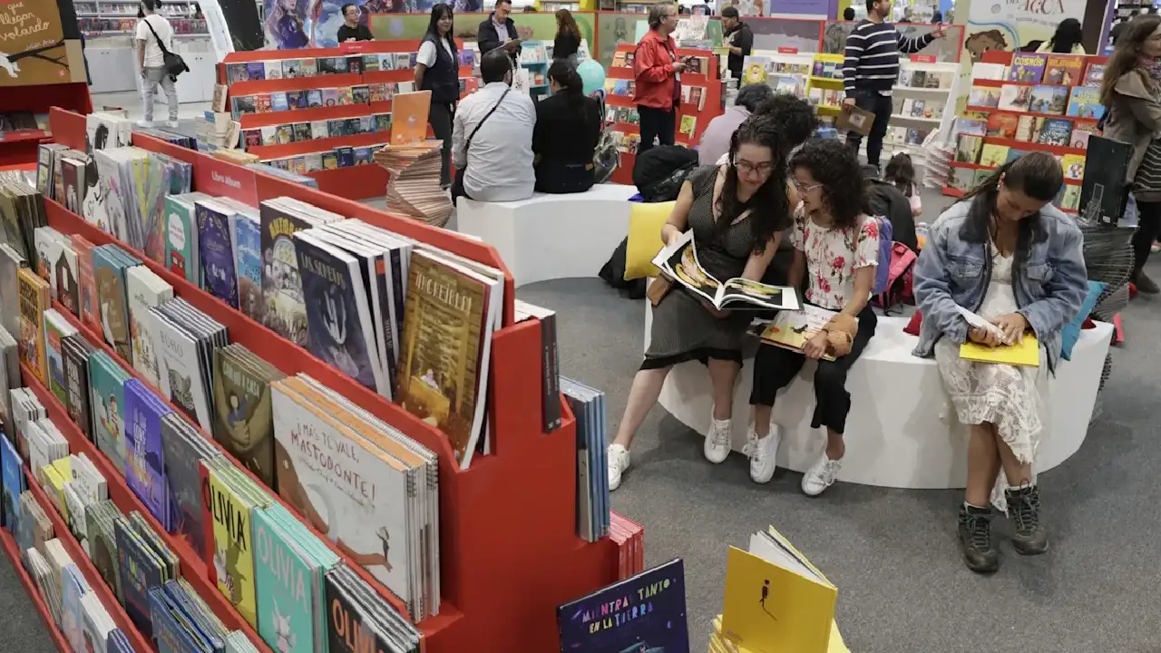 Ahorre en la Feria del Libro: Descuentos para estudiantes y aliados
